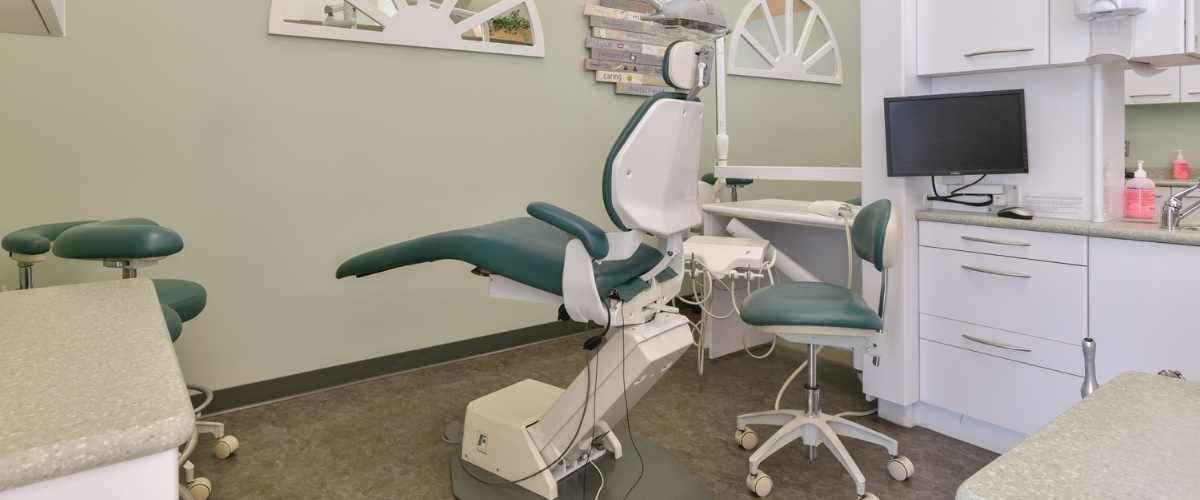 Cleaning tooth before sealant